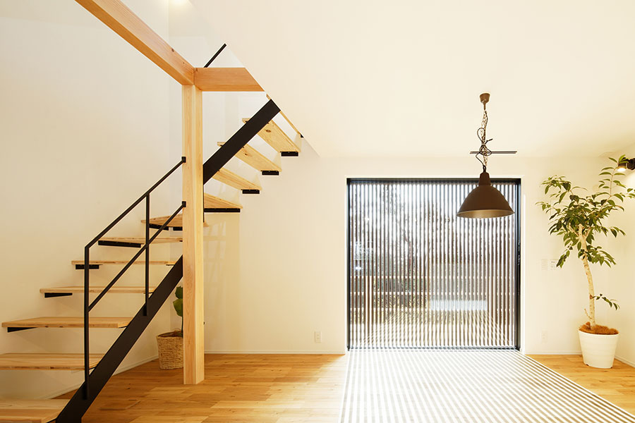 開放感のあるリビング階段を撮影（愛知県知立市）