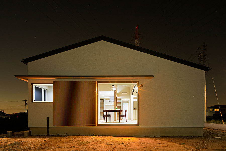 和モダンな平屋の外観夕景撮影（愛知県知立市）